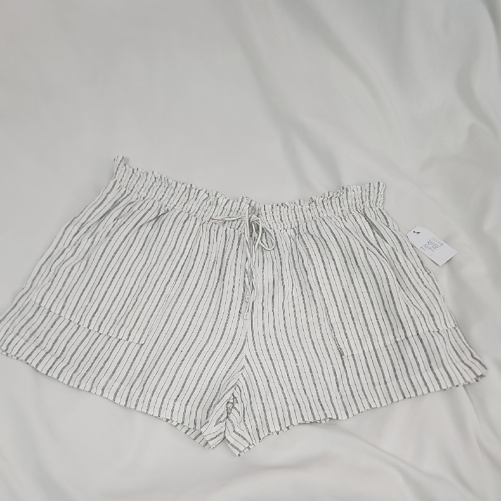 Time And Tru Short Size: XXXL(22)
